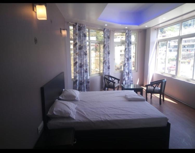 Hotel-78 Pithoragarh ภายนอก รูปภาพ